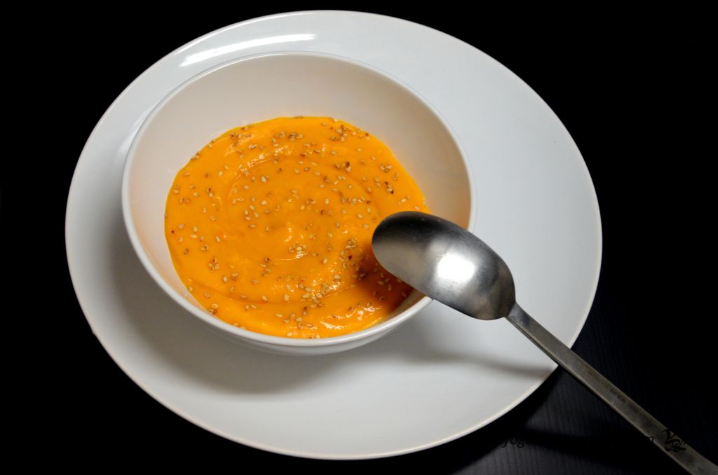 Нежный тыквенный крем-суп на кокосовых сливках