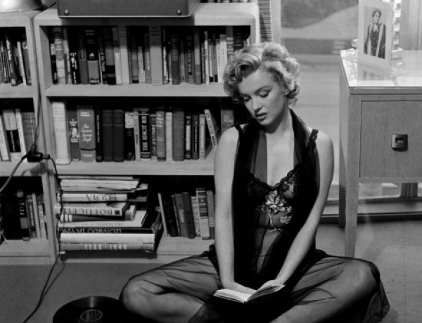 awesome-people-reading-books-maryln-monroe
